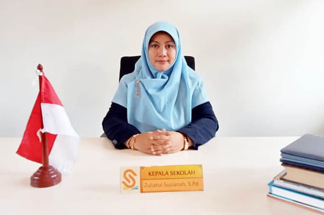Kepala TK Islam At-Tin
