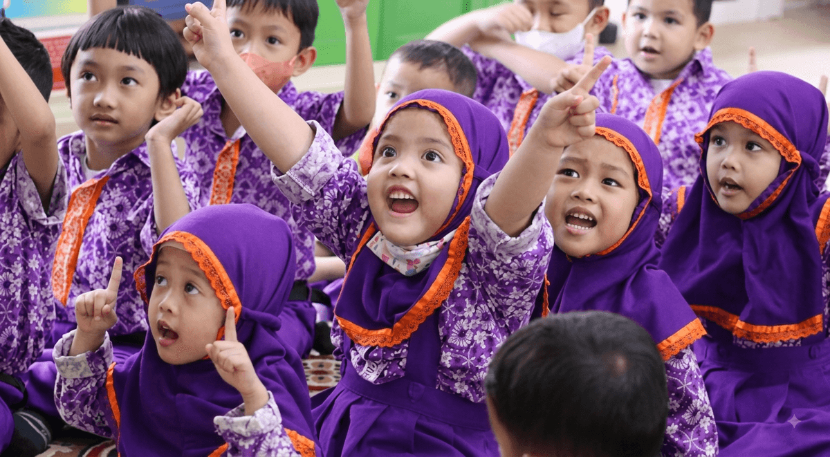Kegiatan belajar anak-anak TK Islam At-Tin